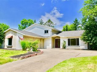 7055 Ashlawn Dr, Brecksville, OH 44141