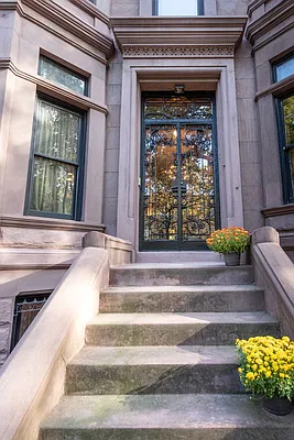 Sold by Compass | media 18