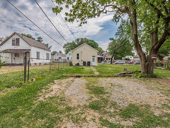 3rd image of 1014 Oakley St