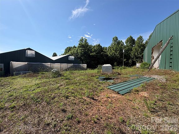3rd image of 766 Shiloh Rd