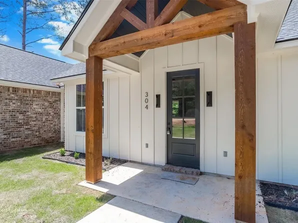 304 Lake Rd, Plain Dealing, LA 71064