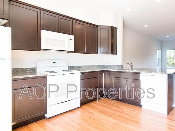 5th image of 4606 Tremont Ave