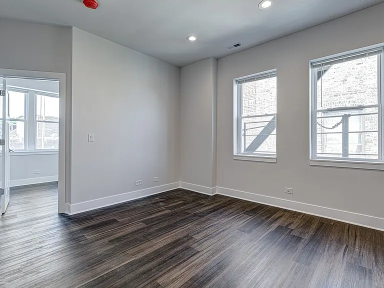 4330 Pulaski — Photo 4