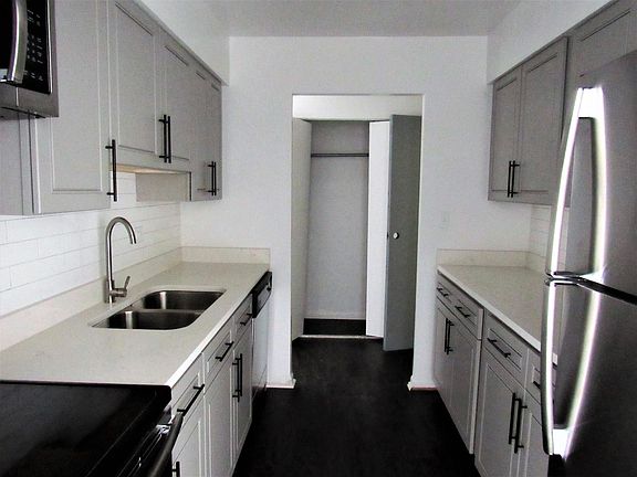4th image of 520 Des Plaines Ave APT 104