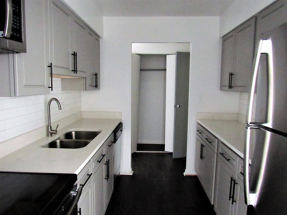 1st image of 524 Des Plaines Ave #205
