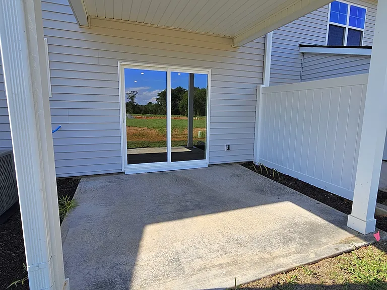 1522 Yellowwood Ct — Photo 10