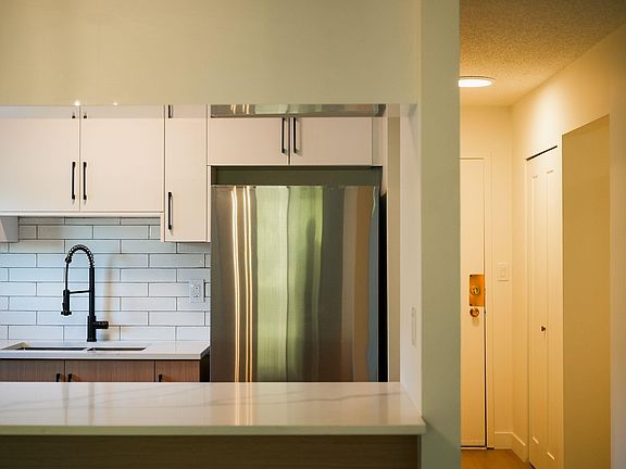 3rd image of 1526 George St #306