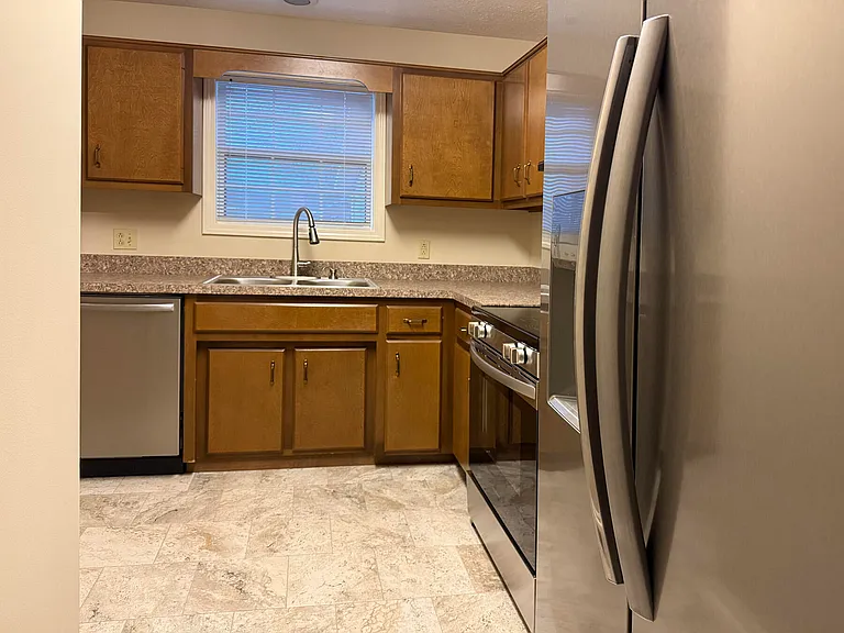 105 Oakmont Ln — Photo 4