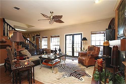 4th image of 2440 Briarhill Blvd