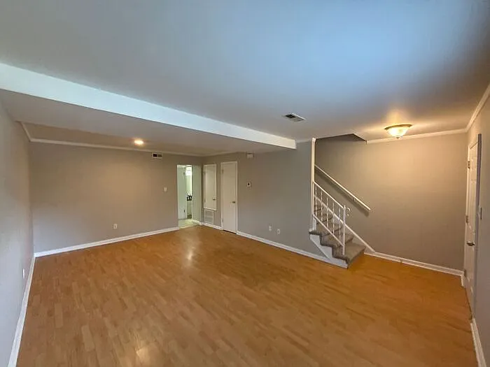 2 bed, 1.5 bath, 1087 sqft, $1,520 — Photo 3