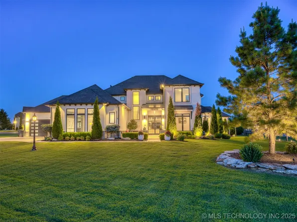 18420 E Persimmon Ln, Owasso, OK 74055