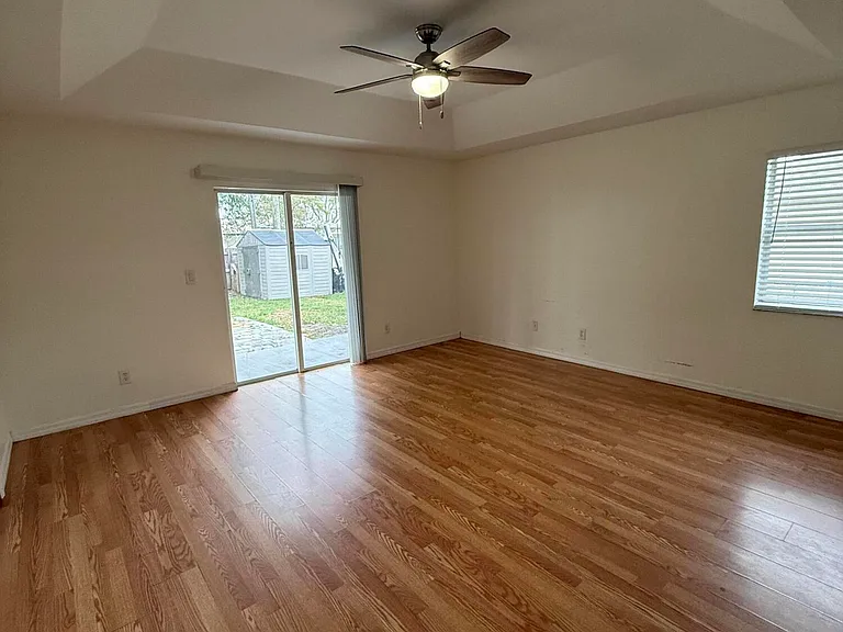 249 NE Glentry Ave — Photo 12