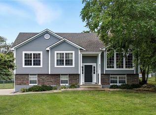 801 Stratford Dr, Raymore, MO 64083