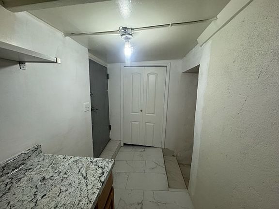 Entrance/Closet/Kitchen