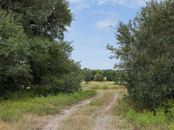 9365 Bauer Rd, Fayetteville, TX 78940