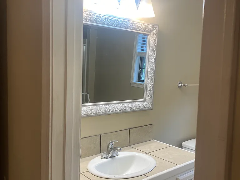 2395 Napoleon Ave — Photo 11