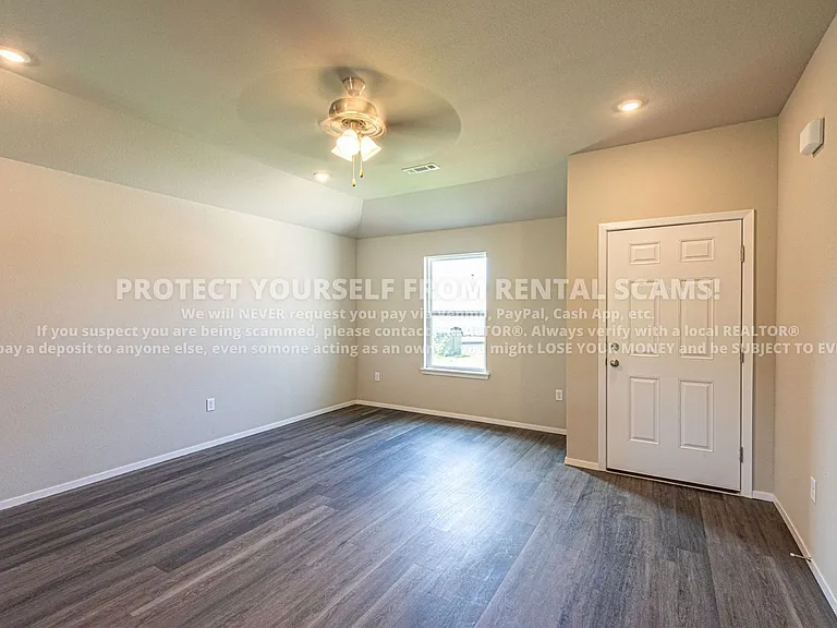 1151 E Sparrow Cir — Photo 3