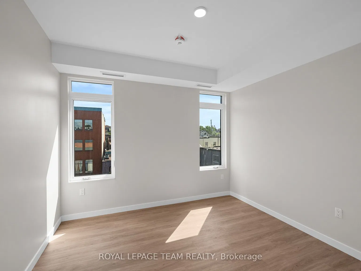 370 Athlone Ave — Photo 4