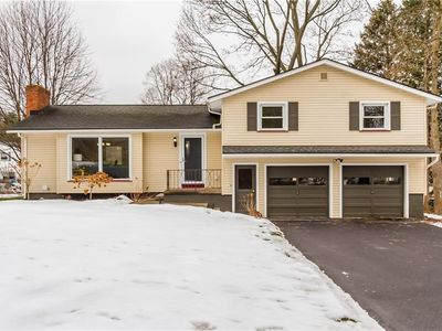 25 Blossom Cir E, Rochester, NY, 14610