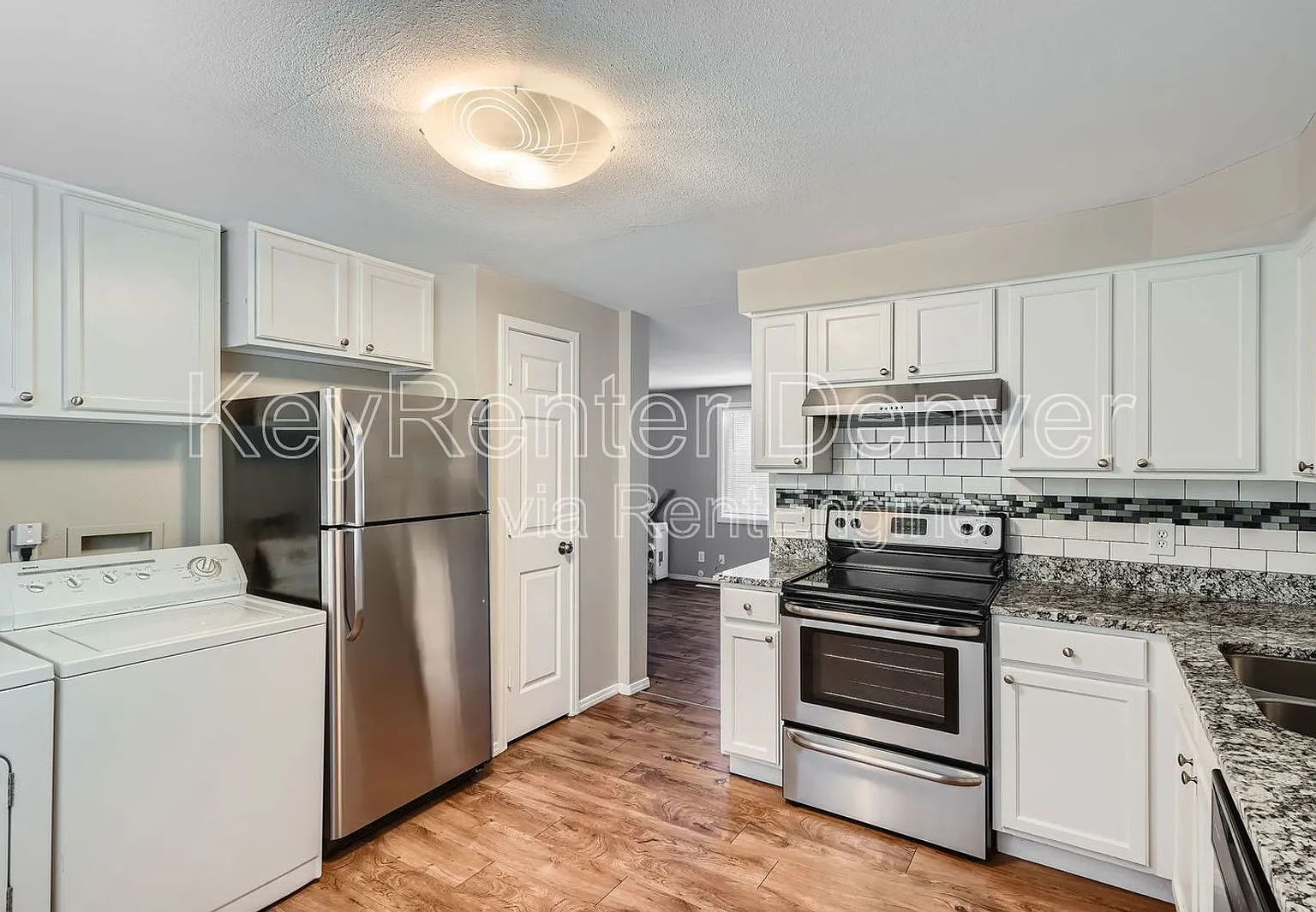 2 bed, 1.0 bath, 705 sqft, $1,295 — Photo 1