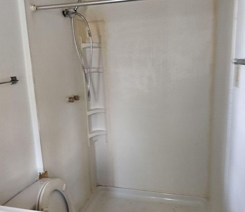 5th image of 906 Gilbert St #2