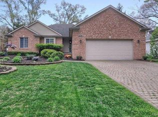 33087 Rayburn St, Livonia, MI 48154