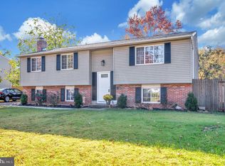 15015 Kamputa Dr, Centreville, VA 20120