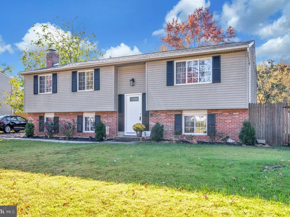 15015 Kamputa Dr, Centreville, VA 20120