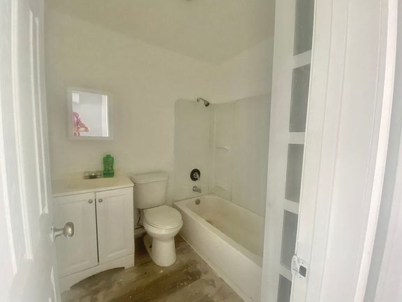 5th image of 2107 Avenue L #B