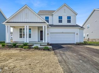 111 Maple Crest Dr, Lewis Center, OH 43035