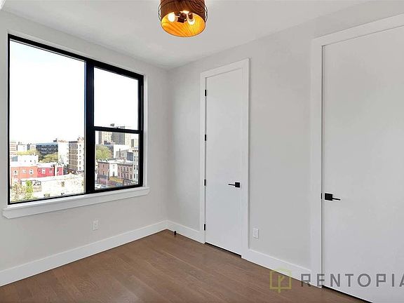4th image of 90 Manhattan Ave #3K