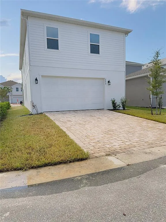 4 bed, 3.5 bath, 2059 sqft, $3,200 — Photo 3