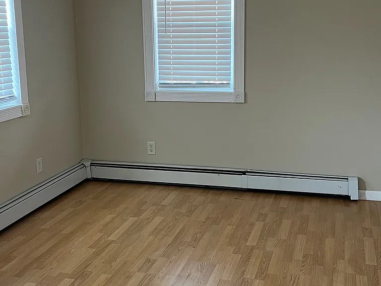 32 Main St — Photo 3