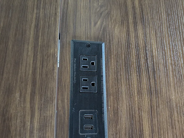 USB & outlets on breakfast bar