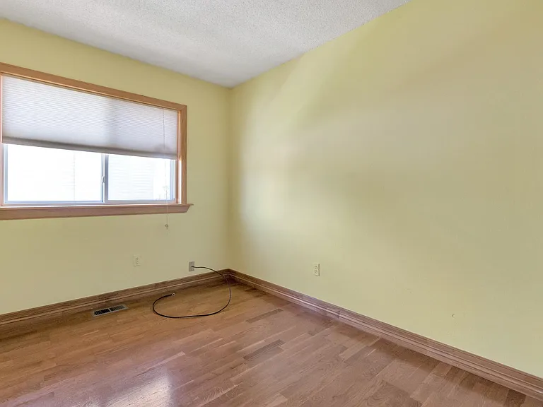 2nd bedroom (upstairs)
