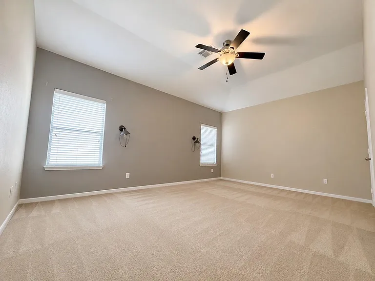 406 Mornington Ln — Photo 4