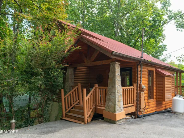 1316 Pine Trl, Pigeon Forge, TN 37876