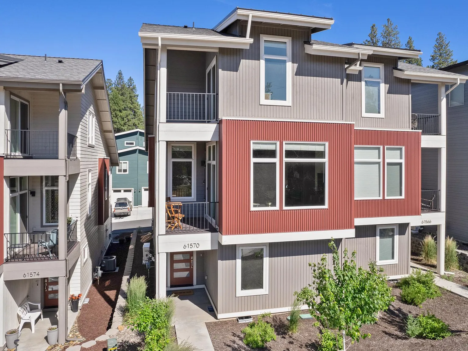 3 bed, 1841 sqft, $3,400 — Photo 3
