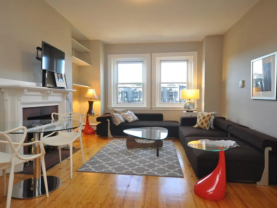 218 Newbury St #4F