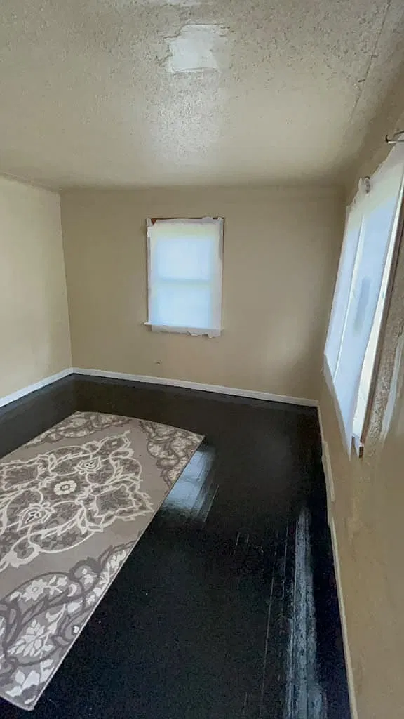 3 bed, 1100 sqft, $1,300 — Photo 3