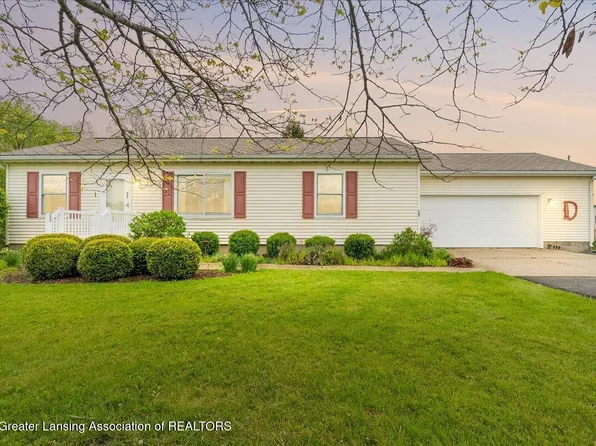 9215 S Clinton Trl, Eaton Rapids, MI 48827