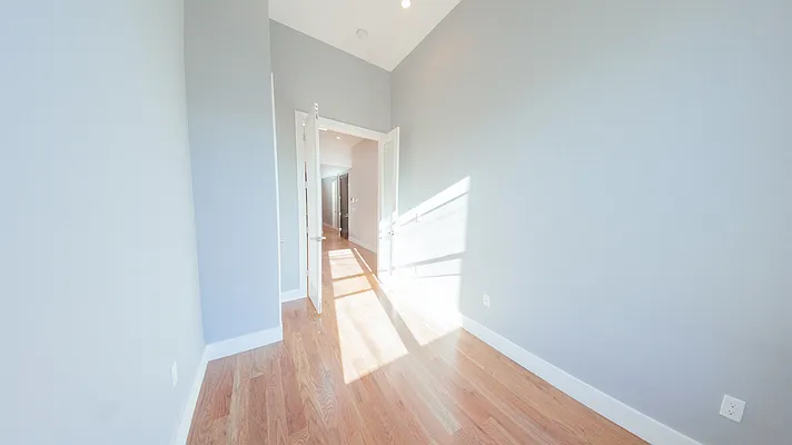 Rented by P Management | media 52