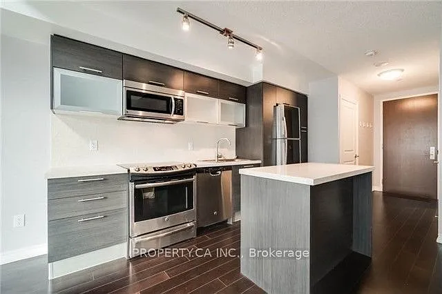 Building Photo - 386 Yonge St #514