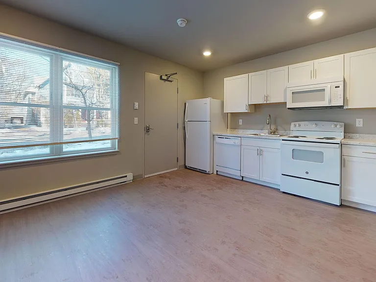 327 W Seneca — Photo 8