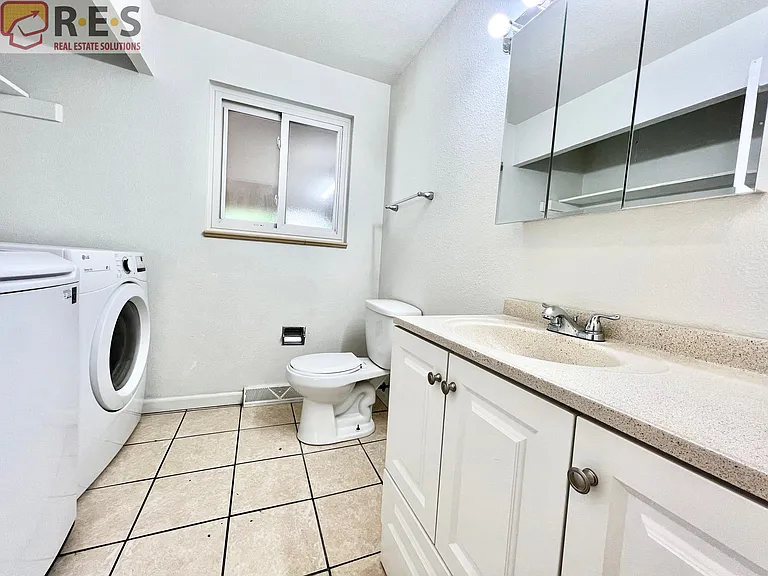 2021 W 82nd Pl — Photo 11