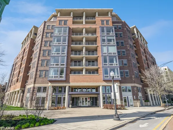 437 W Division St APT 508, Chicago, IL 60610