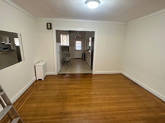 3rd image of 3223 Dudley Ave