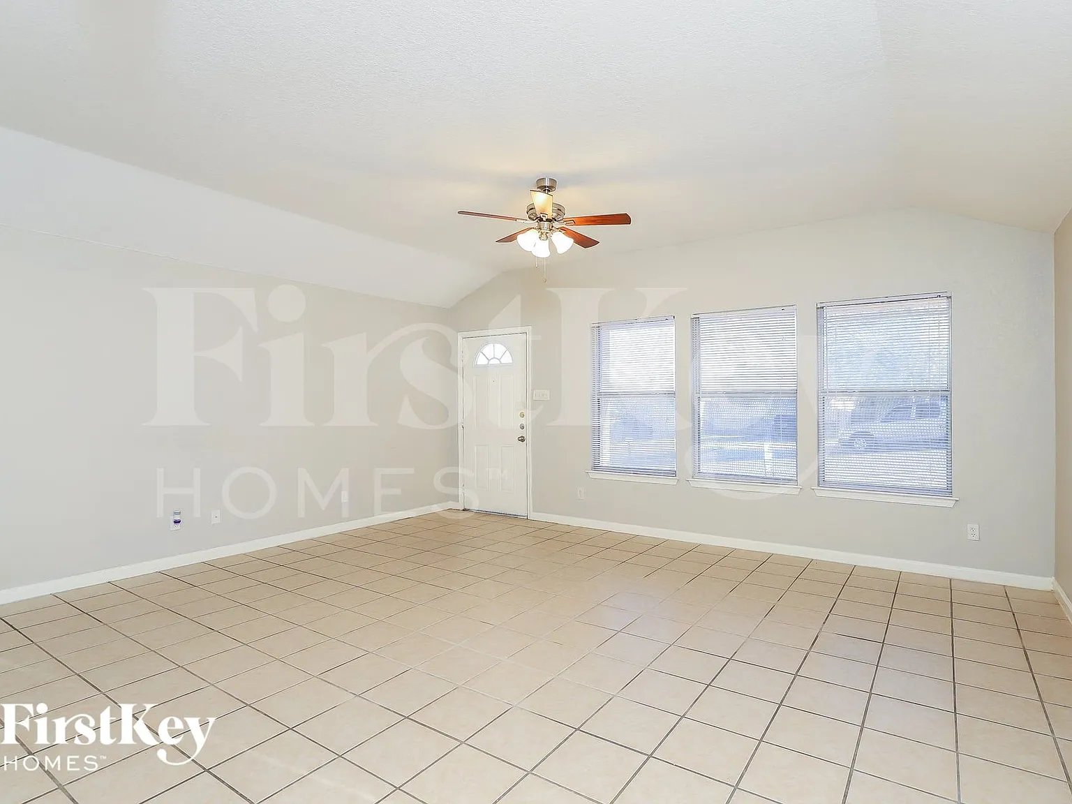 3 bed, 2.0 bath, 1557 sqft, $1,745 — Photo 4