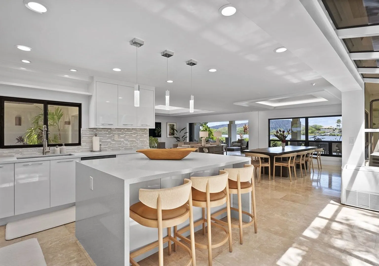 Honolulu Lagoonfront Villa | 4BR Courtyard Pool Villa Near Waikiki & Diamond Head — Photo 4