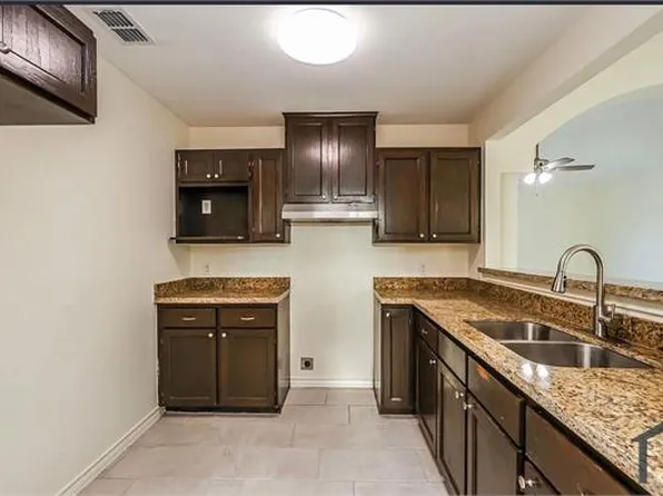 302 Altozano Dr, Laredo, TX 78045